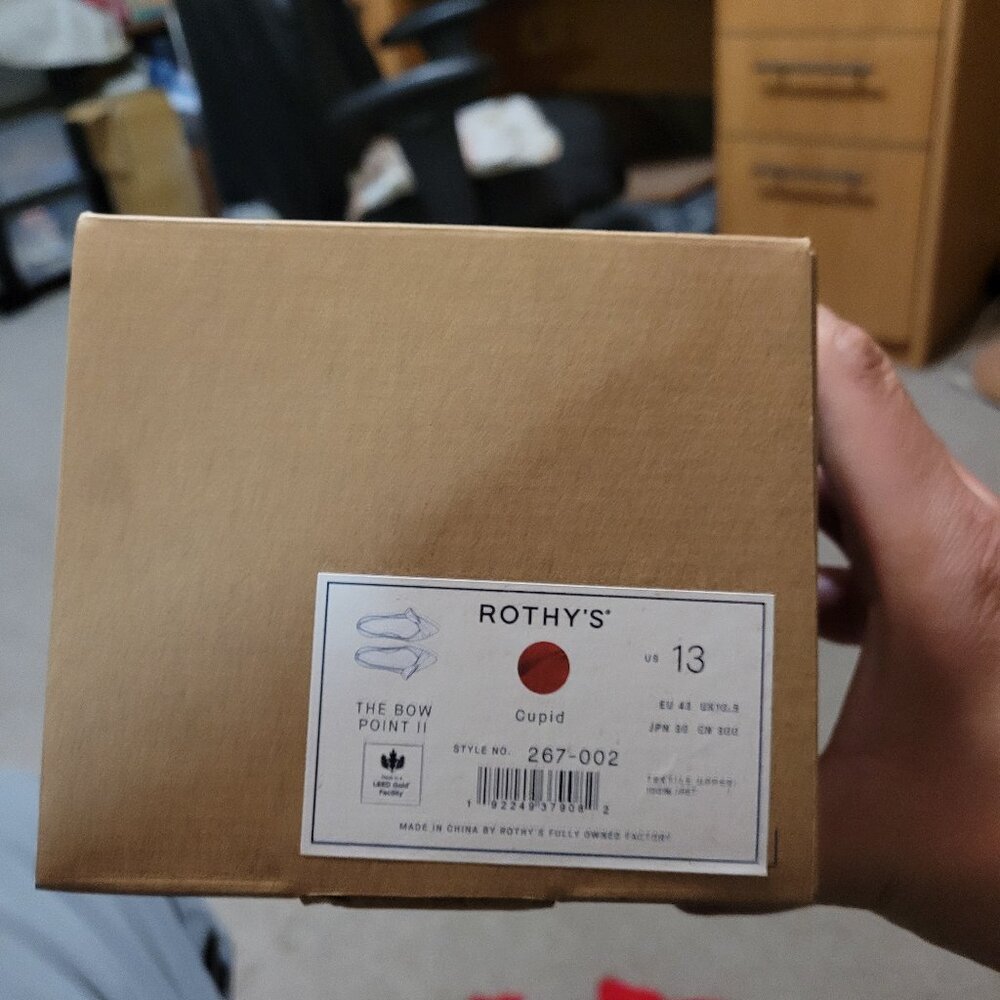 Rothys Cupid Bow Point II flats in women's size 13